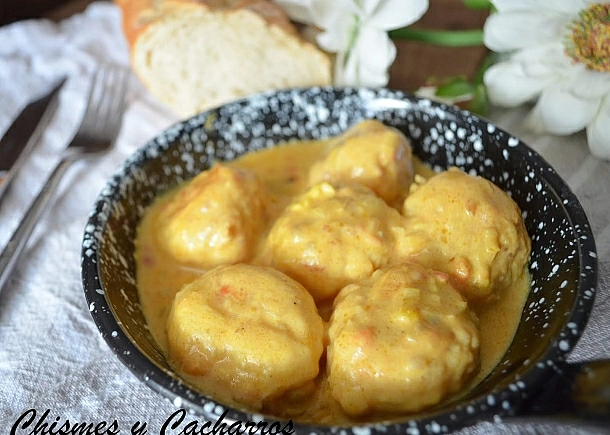 ALBÓNDIGAS DE BACALAO CON SALSA DE CURRY