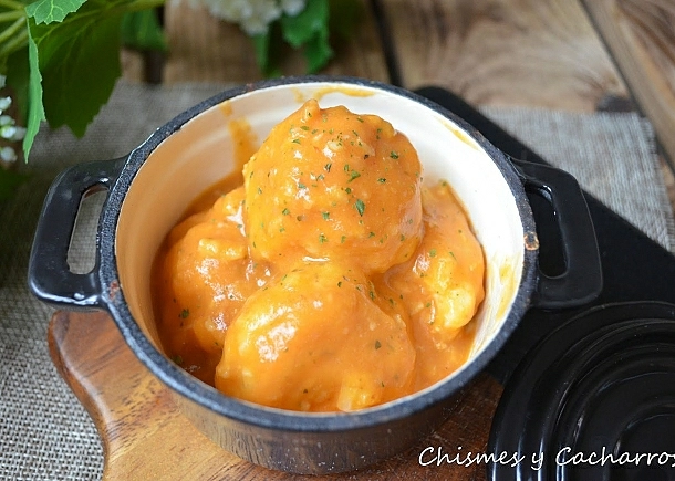 ALBÓNDIGAS DE BACALAO CON SALSA DE ÑORAS