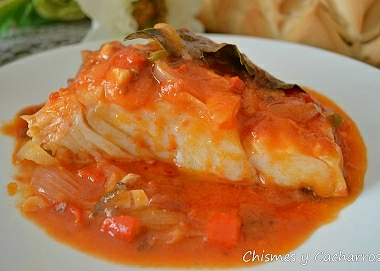 BACALAO ENCEBOLLADO CON TOMATE