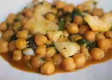 POTAJE DE GARBANZOS CON BACALAO